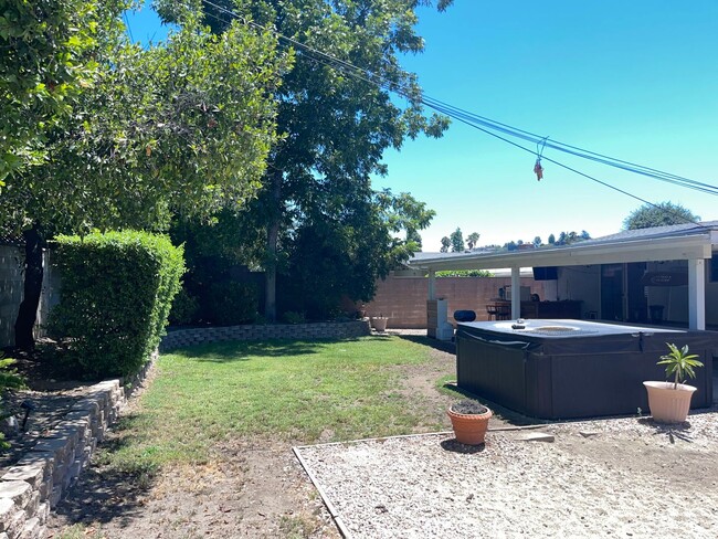 Primary Photo - Single house 4 beds 2 baths for lease Glen...