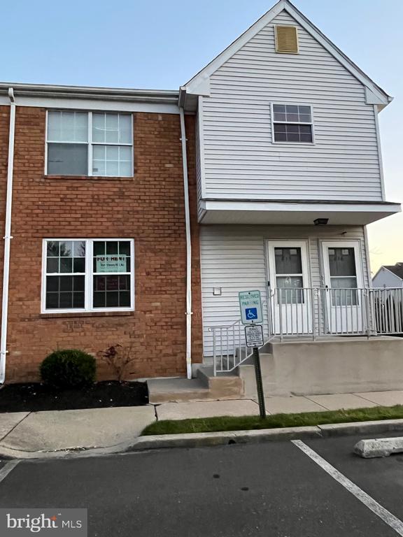 Building Photo - 815 Woodchip Rd