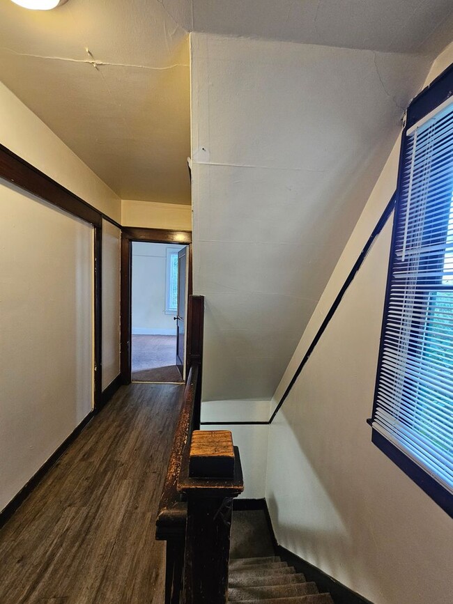 Building Photo - 397 Gilmore St