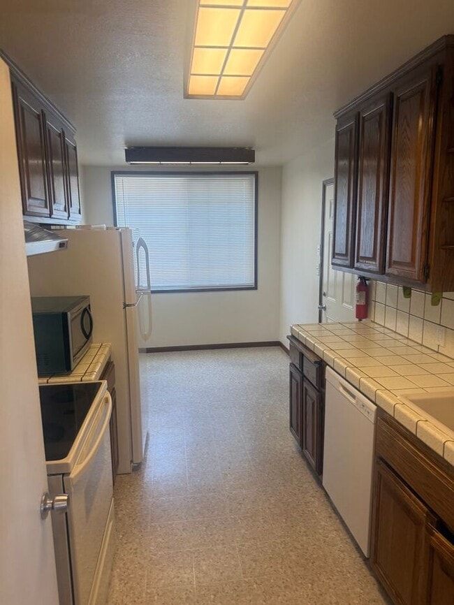 Building Photo - Charming 3 bedroom 2 bath home
