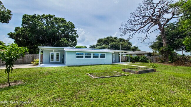 Building Photo - 827 Glenmore Cir