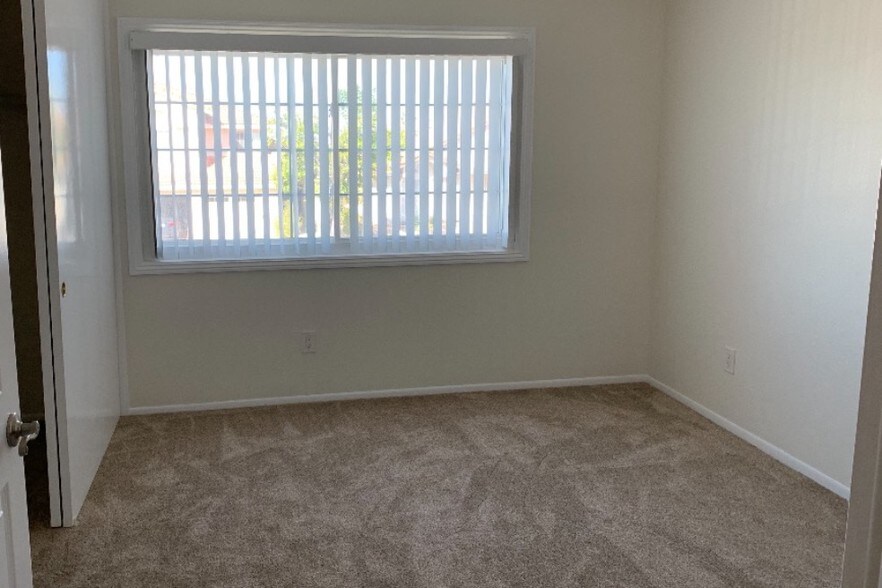 Room 2 - 8179 Rimridge Ln