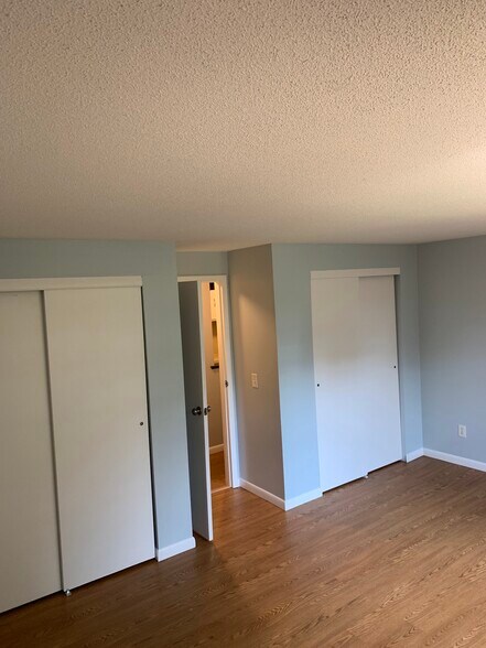 Building Photo - 18 Surrey Dr