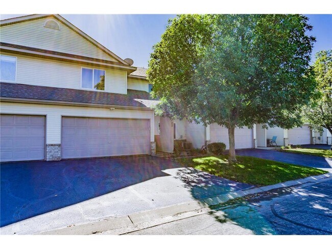 Building Photo - 1122 Crystal Pl W