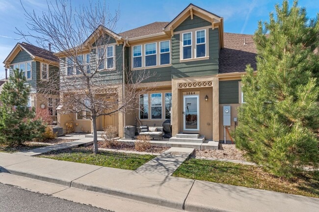 Building Photo - Modern Comfort Meets Mountain Convenience in This Littleton Home!!