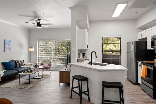 Building Photo - 875 W Pecos Rd