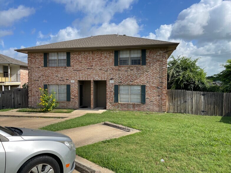 Building Photo - 1205 Vinyard Ct