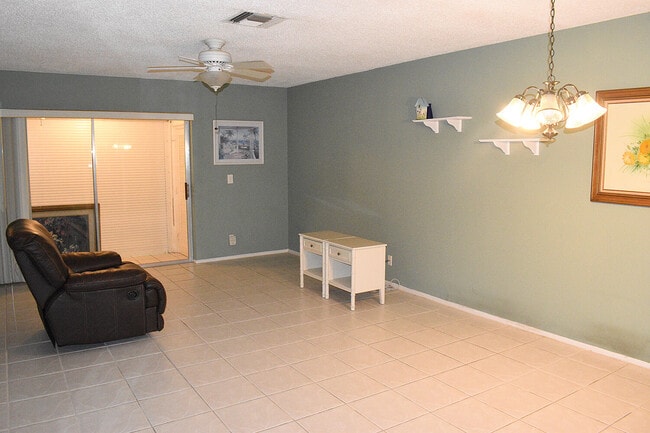 Building Photo - 2523 Dudley Dr W