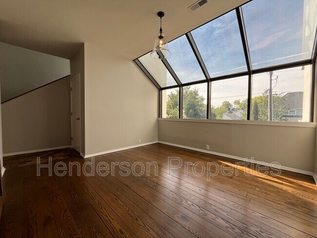 Building Photo - 501 Fenton Pl