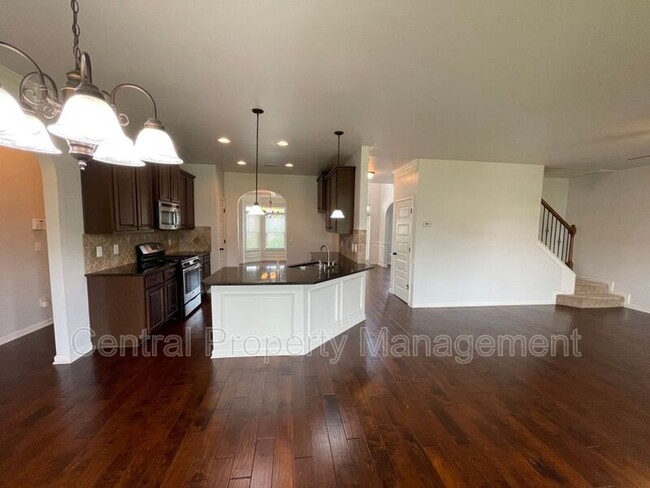 Building Photo - 514 W Holloway Dr