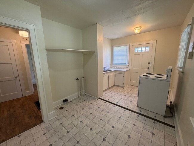 Building Photo - 419 N Elm St NW