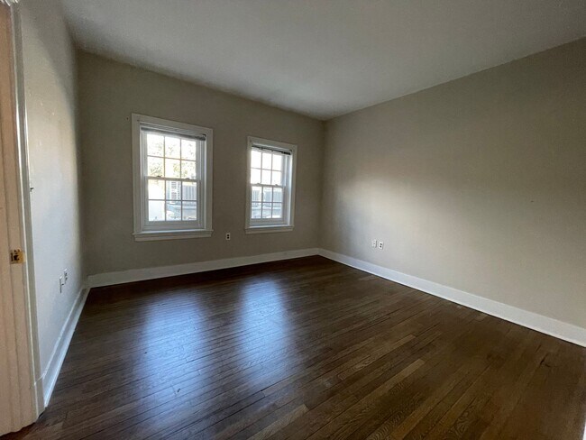 Building Photo - Junior League - 3039 M