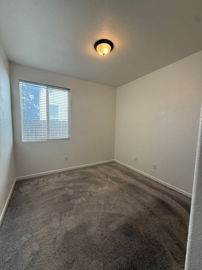 Building Photo - 4 Bed| 2 Bath | 1702 SF | 2 Car Garage | Single Story | Tenant pays $175 for WS&G.