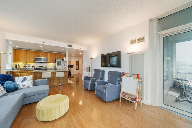 Building Photo - 20 Newport Pkwy