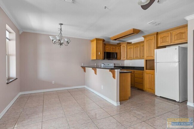 Building Photo - 106 E Campeche St