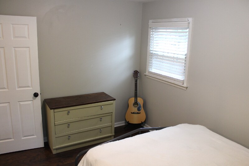 Building Photo - 334 Thalia Dr