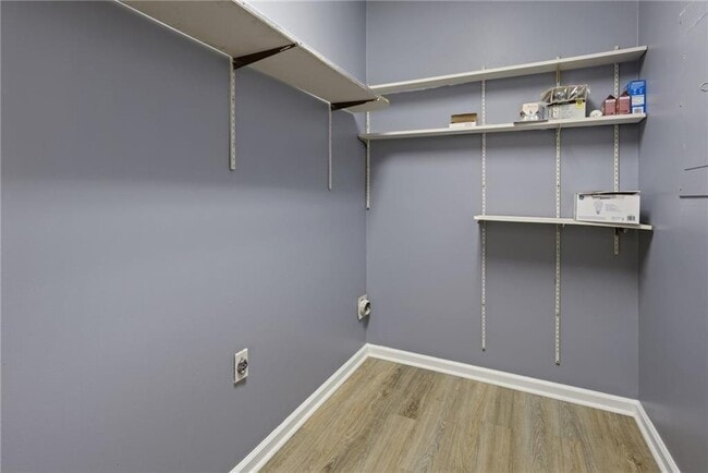 Building Photo - 705 Edgewater Trail