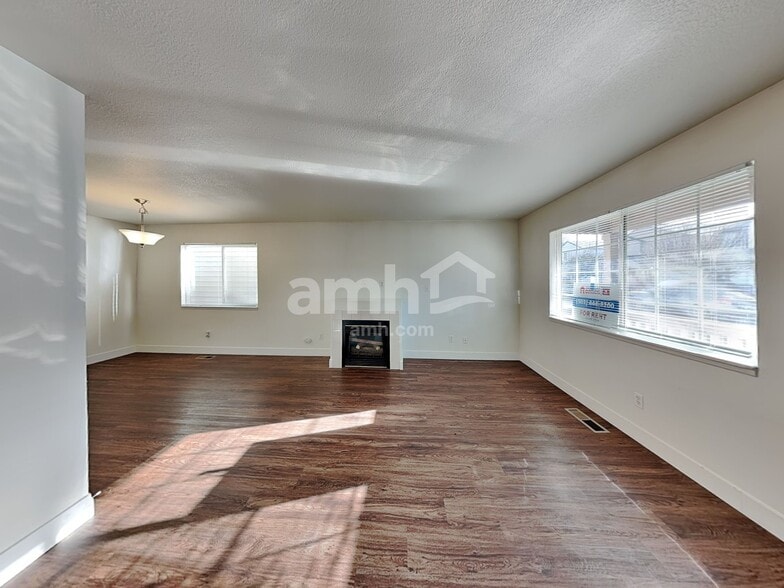 Building Photo - 16961 SW Cashew Way