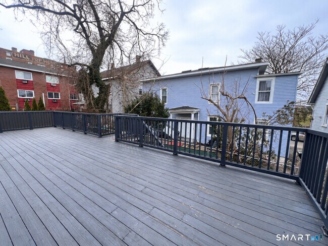Building Photo - 113 Milne St