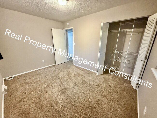 Building Photo - 3 Bedroom Split-Level Home in Sought-After...
