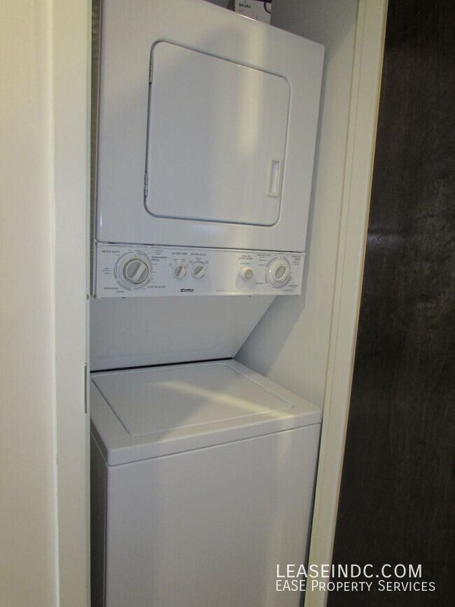 Building Photo - 1542 New Jersey Ave NW