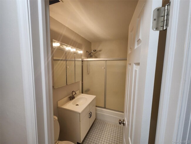 Building Photo - 4 Charles Ln