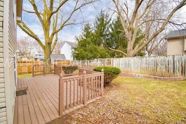 Building Photo - 3 Bedroom, 3 bath Home in West Des Moines!!