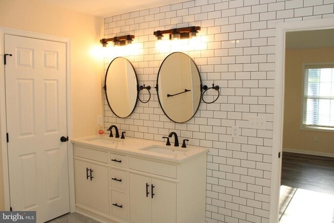 Building Photo - 775 DRIVE