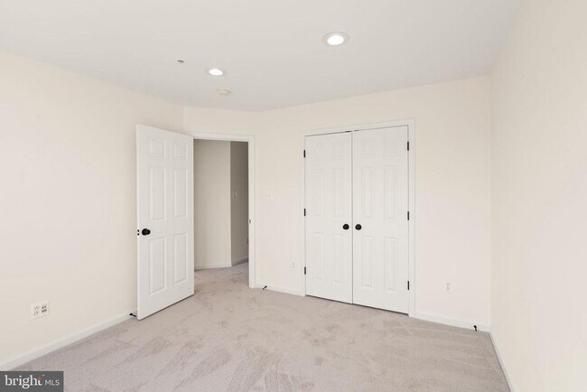 Building Photo - 42465 Regal Wood Dr