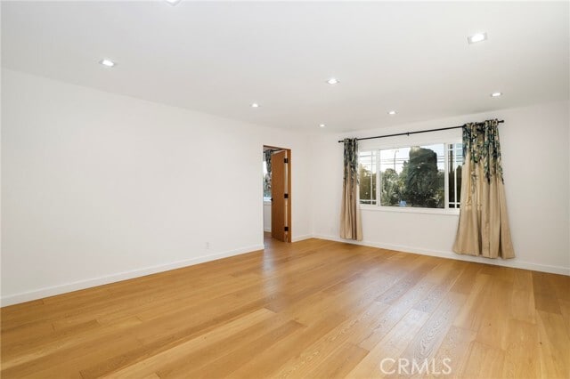 Building Photo - 9742 Farralone Ave