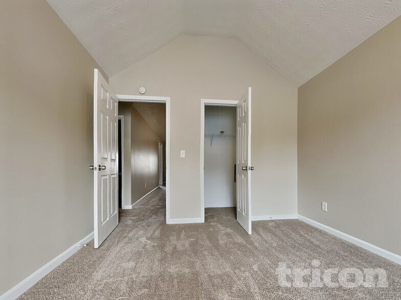 Building Photo - 4026 Gail Lee Terrace SW