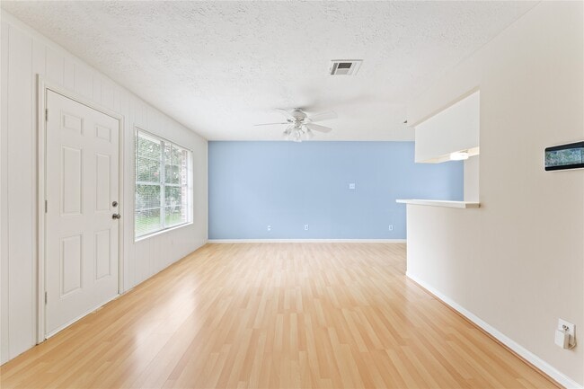 Building Photo - 5039 Parkland St