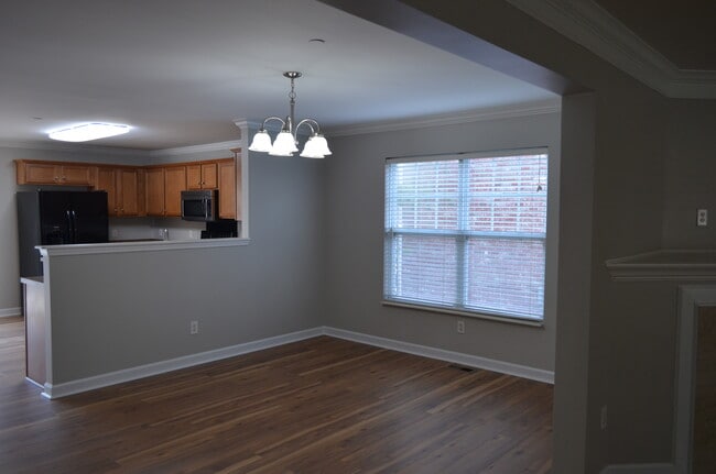 Building Photo - 1401 Peppermint Ln