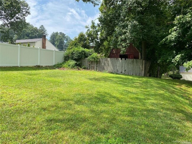 Building Photo - 52 Summers St