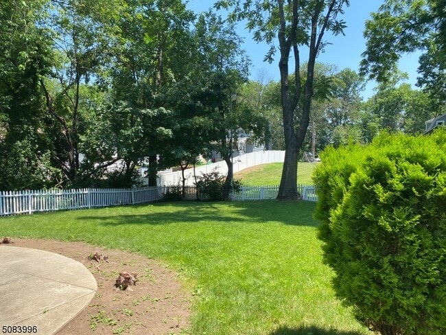 Building Photo - 549 Broughton Ave