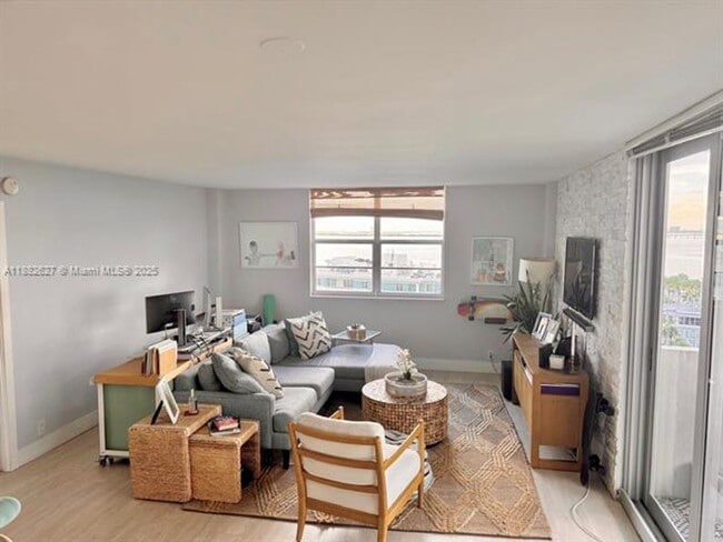 Building Photo - 5 Island Ave