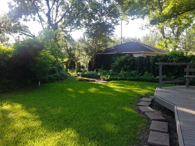 Building Photo - 7333 Wake Forrest Dr