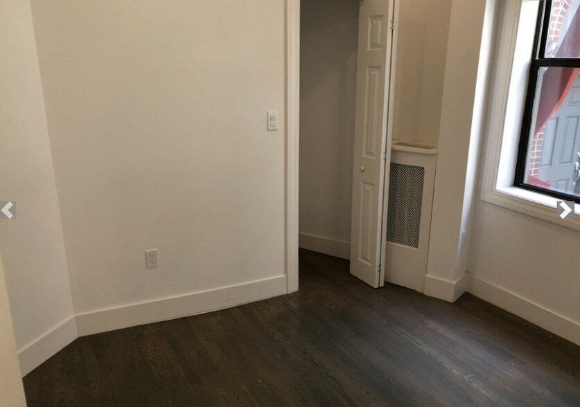 Building Photo - 22 Phillips St