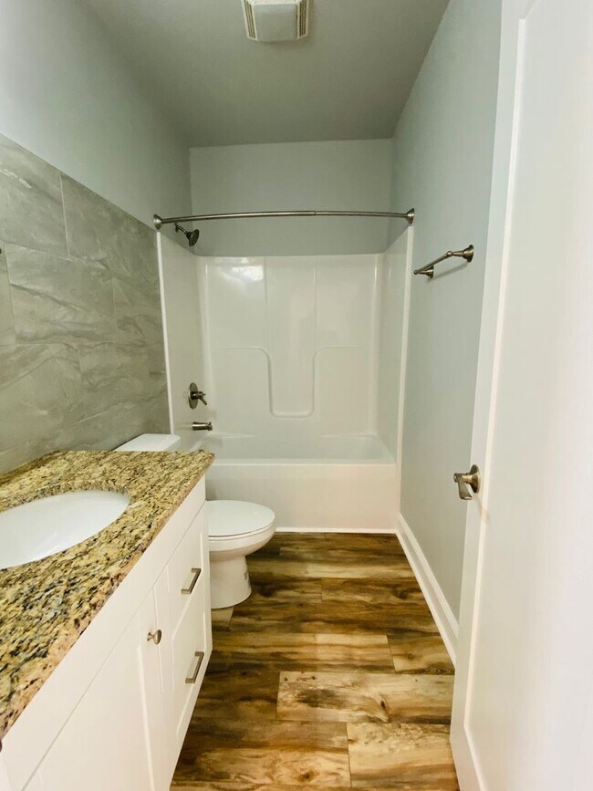 Building Photo - 3001 W Cary St