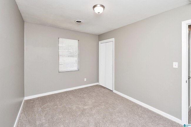 Building Photo - 4611 Oak Dr