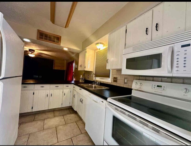 Building Photo - 8021 Knollgate Ct