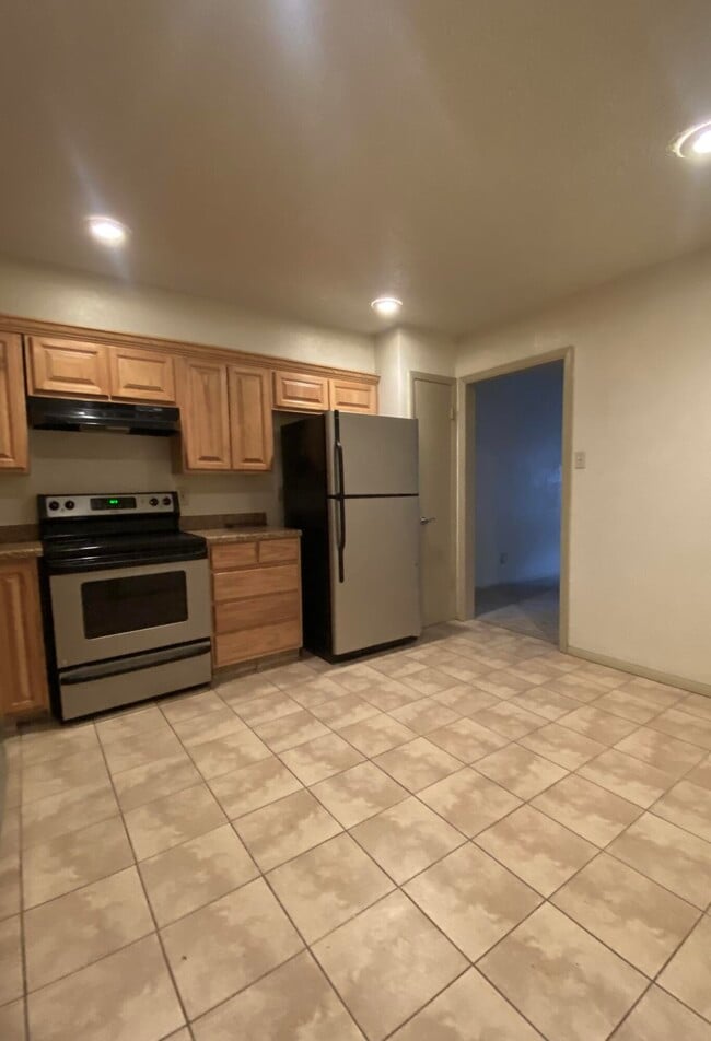 Building Photo - 4433 N Stanton St