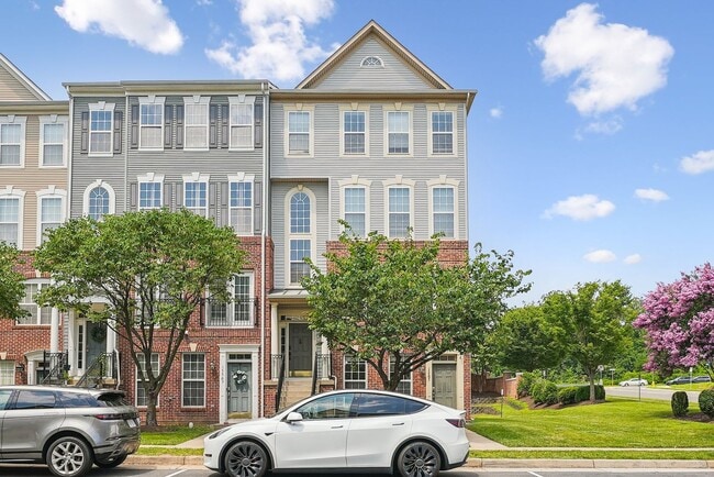 Primary Photo - Beautiful End-Unit Townhome-Style Condo Ne...