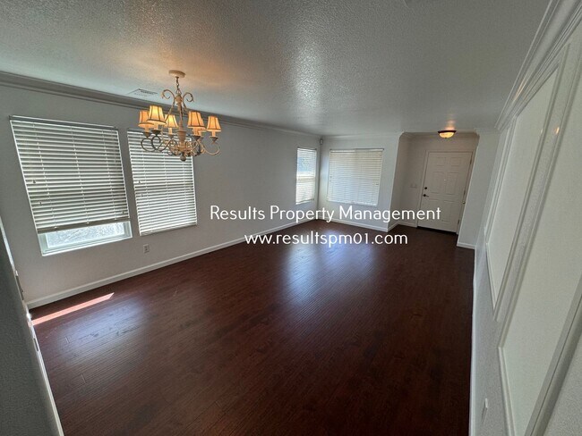 Building Photo - Roseville 4 Bedroom Beauty with Bonus Room!
