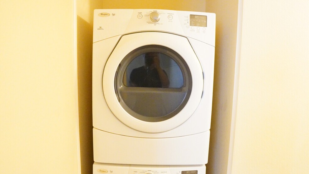 In-unit washer - 10343 Azuaga Street