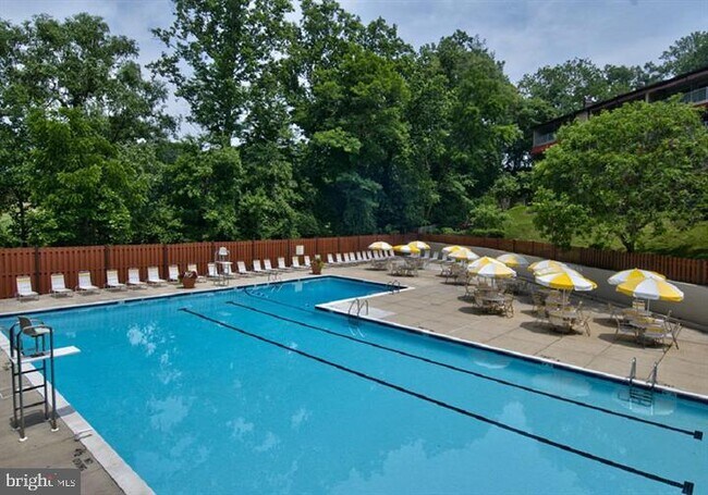 Building Photo - 6001 Hunt Ridge Rd