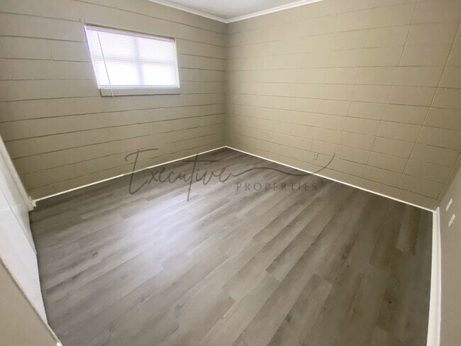 Building Photo - Cozy & Affordable 1-Bedroom Apartment – All-Inclusive Utilities