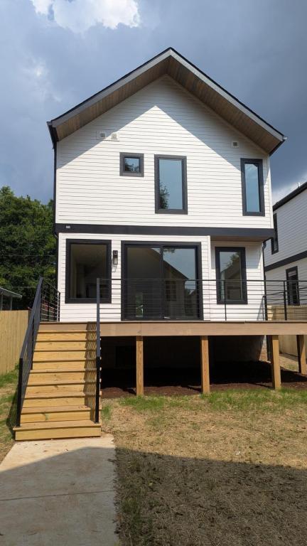 Building Photo - 706 Stockell St