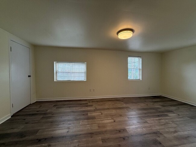 Building Photo - Updated 1-BR Apartment Now Available in Munhall/Homestead!