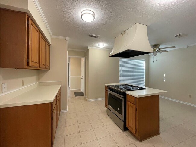 Building Photo - 15307 Pebble Lake Dr